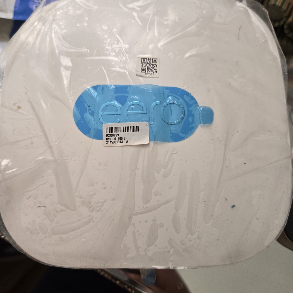 eero Wireless Router - White and Blue